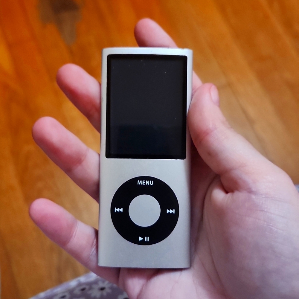 I pod nano 4th generation (no wire included)